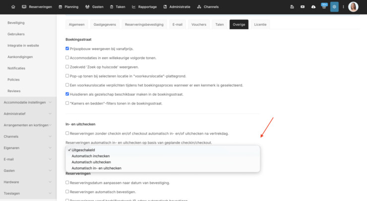 Automatisch in en uitchecken beheren